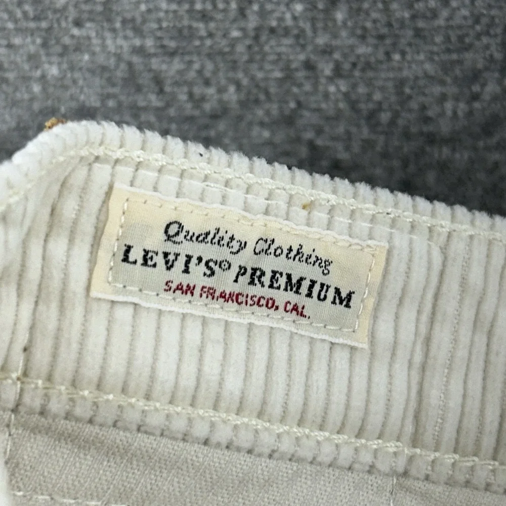 Levis‎ Ribcage Straight Corduroy Pants Women Size 26x27 Beige Casual Button Fly